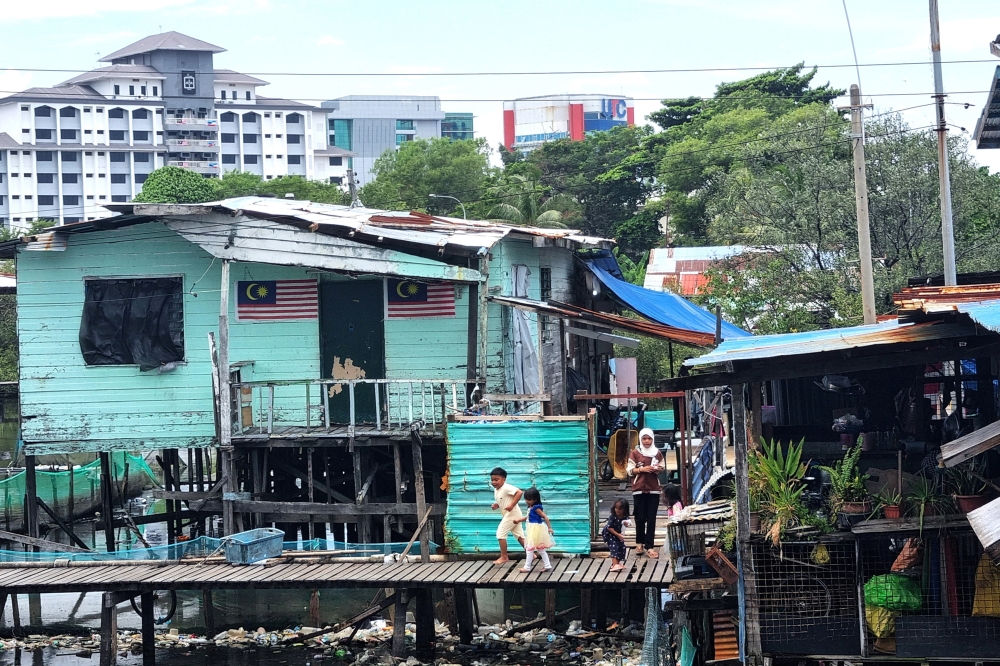 Sabah Electricity Sdn Bhd (SESB) faces RM60 million in losses annually to electricity theft that runs rampant in slum areas in Sabah, says its chief executive officer Mohd Yaakob Jaafar. — Bernama pic