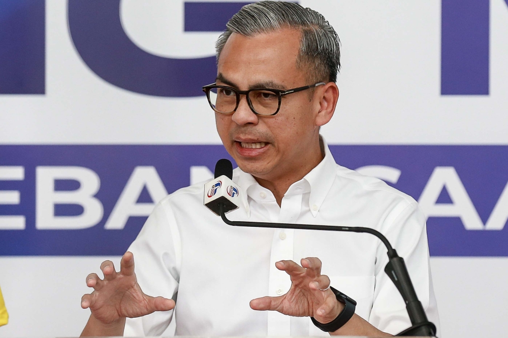 Communications Minister Fahmi Fadzil said the actions of social media providers in curbing criminal activities are still weak. — Pic by Sayuti Zainudin