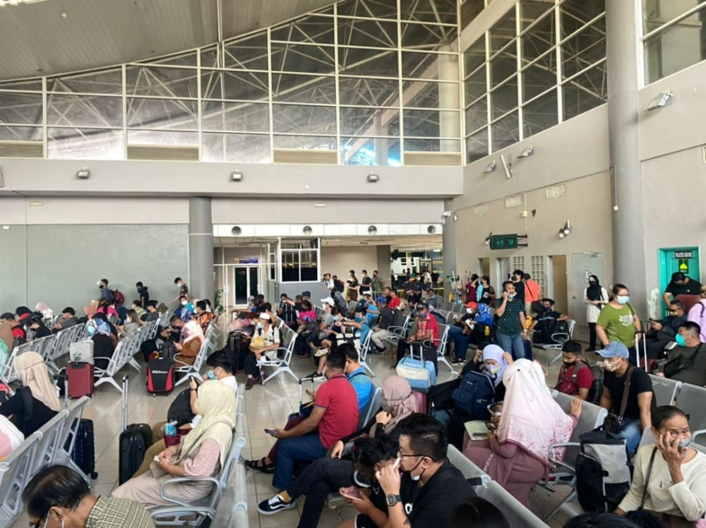 Liberal Democratic Party (LDP) president Datuk Chin Su Phin has urged Prime Minister Datuk Seri Anwar Ibrahim to personally visit Tawau Airport to observe the actual situation at the airport, especially the congestion passengers have to endure and the dilapidated state of its facilities. — The Borneo Post pic