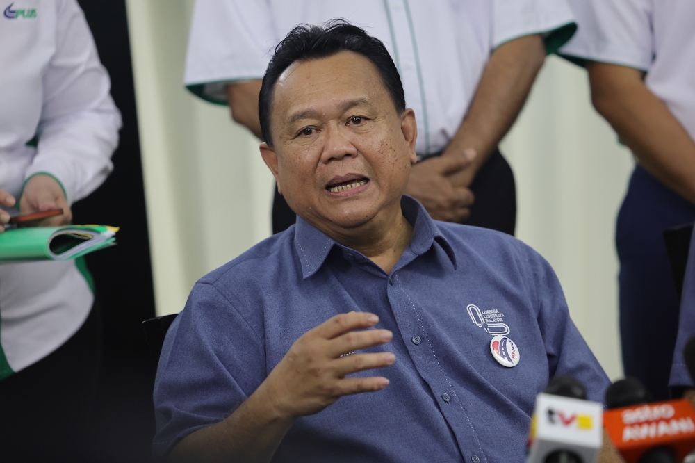 Works Minister Datuk Seri Alexander Nanta Linggi said the proposal to reduce toll rates will be considered after the concession period ends. — Bernama pic