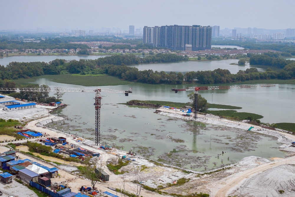 The collapse of a pond embankment at the construction site for the Sungai Rasau Water Supply Scheme (Stage 1) project in Puchong yesterday has led to the emergence of new cracks at the site today. — Bernama pic