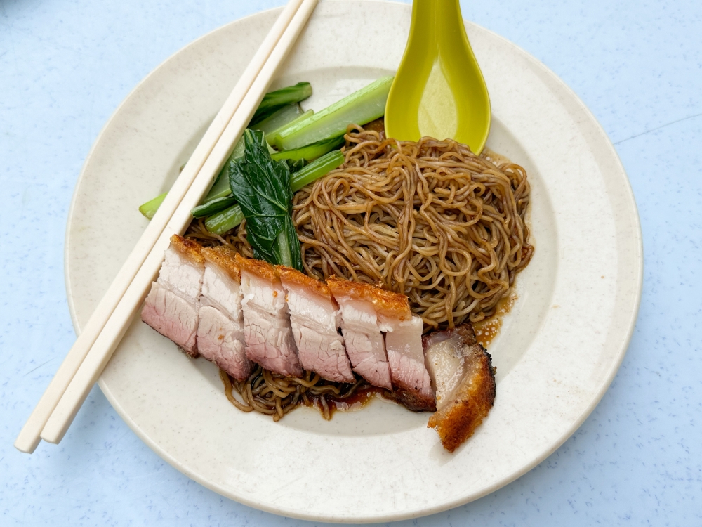 If you're not a fan of old style ‘char siu’, opt for the ‘siew yoke’ to go with your ‘wantan mee’ instead — Picture by Lee Khang Yi