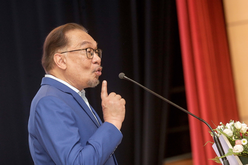 Anwar said that IGP Tan Sri Razarudin Husain is open to correcting perceptions and conditions to ensure more transparent methods to prevent abuse of power. — Picture by Sayuti Zainudin