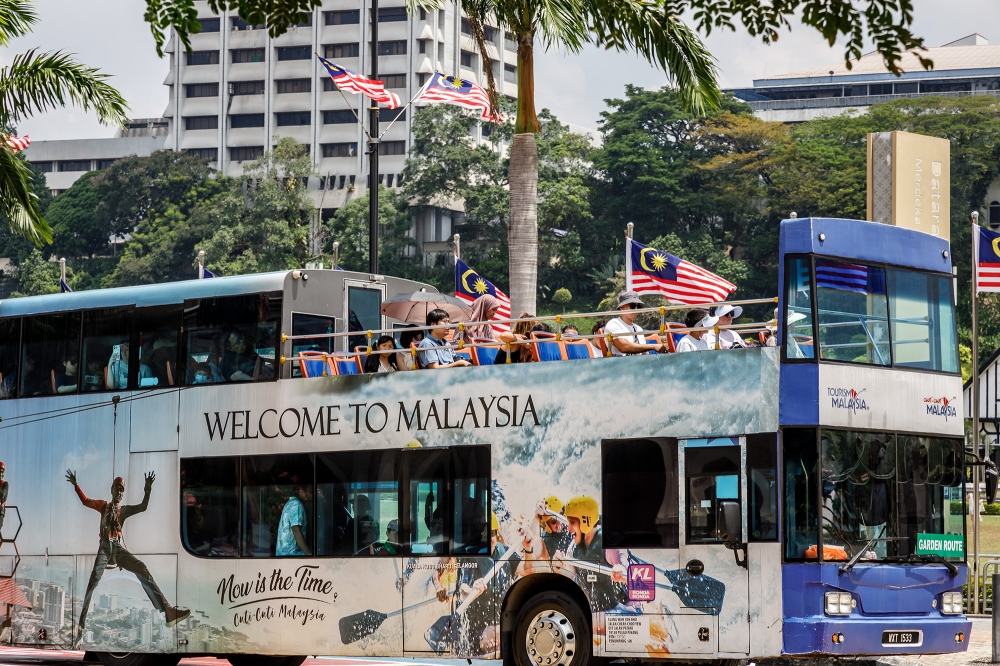 Hong Leong Investment Bank said Malaysia’s labour market is anticipated to remain stable throughout the year, driven by increased tourism activities, contributing to GDP growth. — Picture by Firdaus Latif