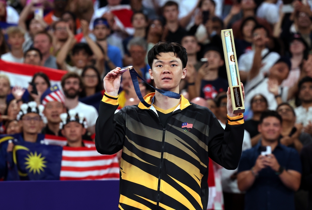 Malaysia's singles Lee Zii Jia receiving the bronze medal in the men's singles badminton event at the Paris 2024 Olympics, moving him up one spot in the world ranking. — Bernama pic