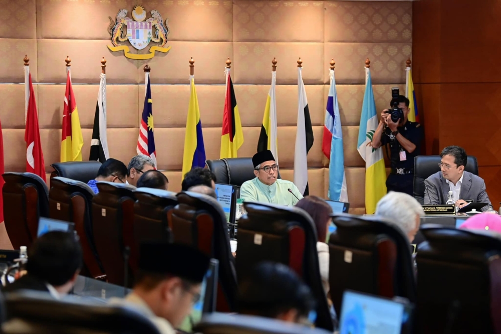 Chief Secretary to Govt: ‘Negaraku’ should be played weekly to foster patriotism among public servants Chief Secretary to Govt: ‘Negaraku’ should be played weekly to foster patriotism among public servants