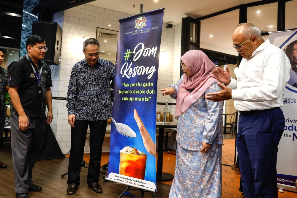 Starting from October 1, all food and beverage containing sugar will be removed from the list of items eligible for discounts under the Madani Rahmah Sale programme, said Deputy Domestic Trade and Cost of Living Minister Datuk Fuziah Salleh. — Bernama pic