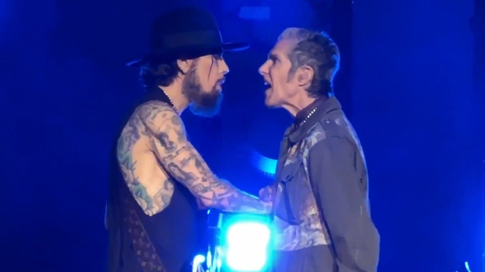 After Farrell (right) aggressively bumps into Navarro (left) the guitarist stops playing and reaches out to hold Farrell off. — Screenshot from Instagram/ettylaupharrell