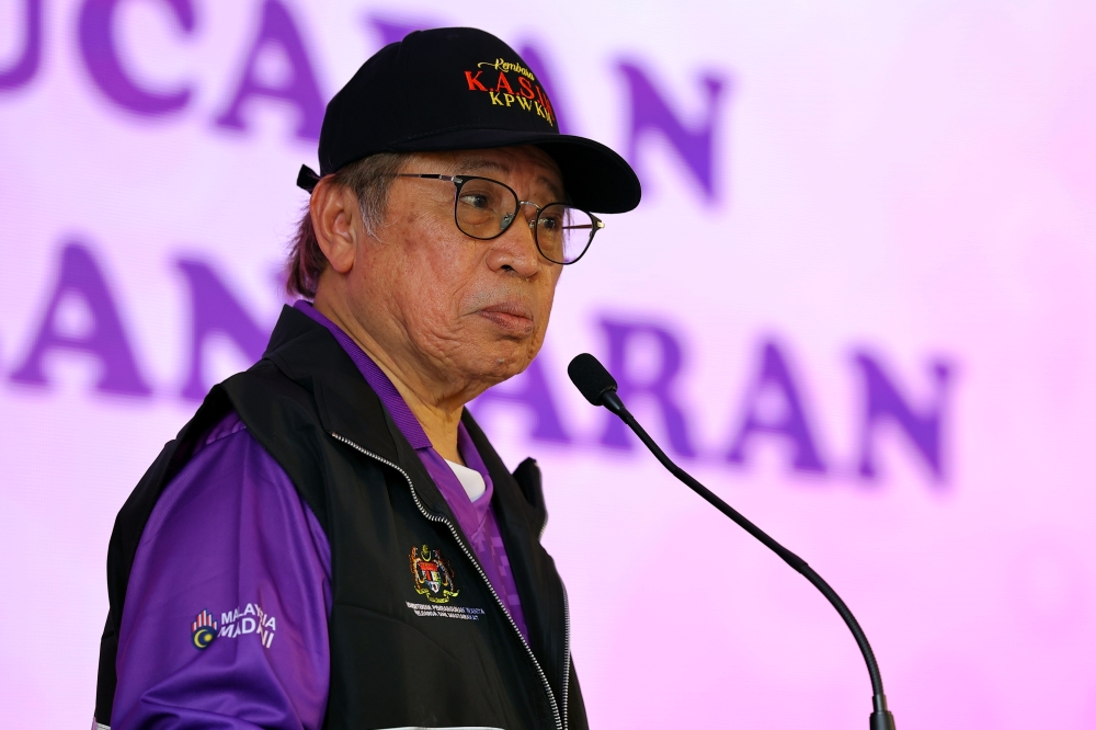 Sarawak Premier Tan Sri Abang Johari Openg said that although 11 issues under MA63 have been resolved, there are still other matters that require separate discussions between him, Prime Minister Datuk Seri Anwar Ibrahim and Sabah Chief Minister Datuk Seri Hajiji Noor. — Bernama pic 