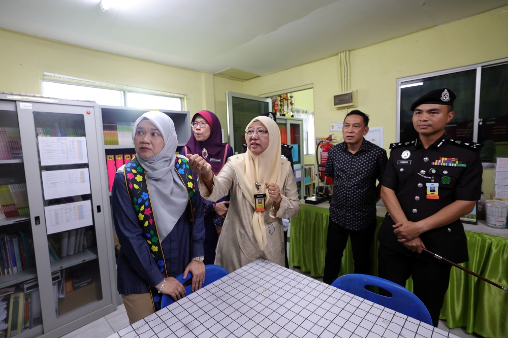 Education Minister Fadhlina Sidek (front, left) is seen during an official working visit to the Kota Kinabalu Integrity School September 16, 2024. — Bernama pic