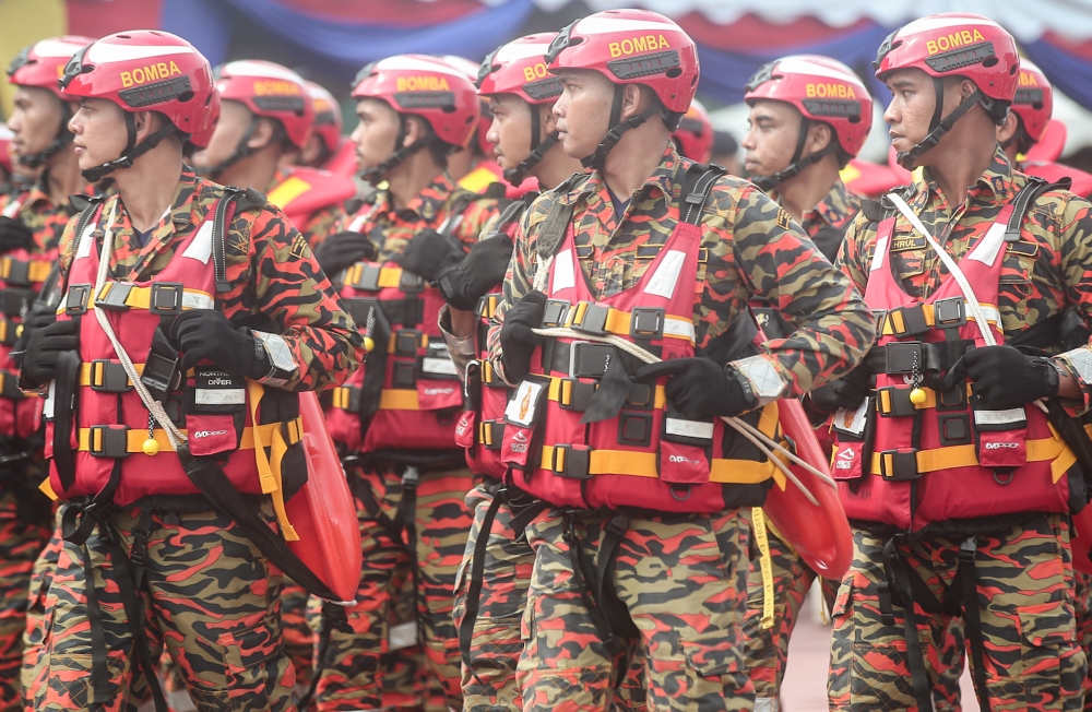 Leave for nearly 800 officers and personnel of the Kedah Fire and Rescue Department has been frozen effective today due to the flood situation in the state. — Picture by Farhan Najib