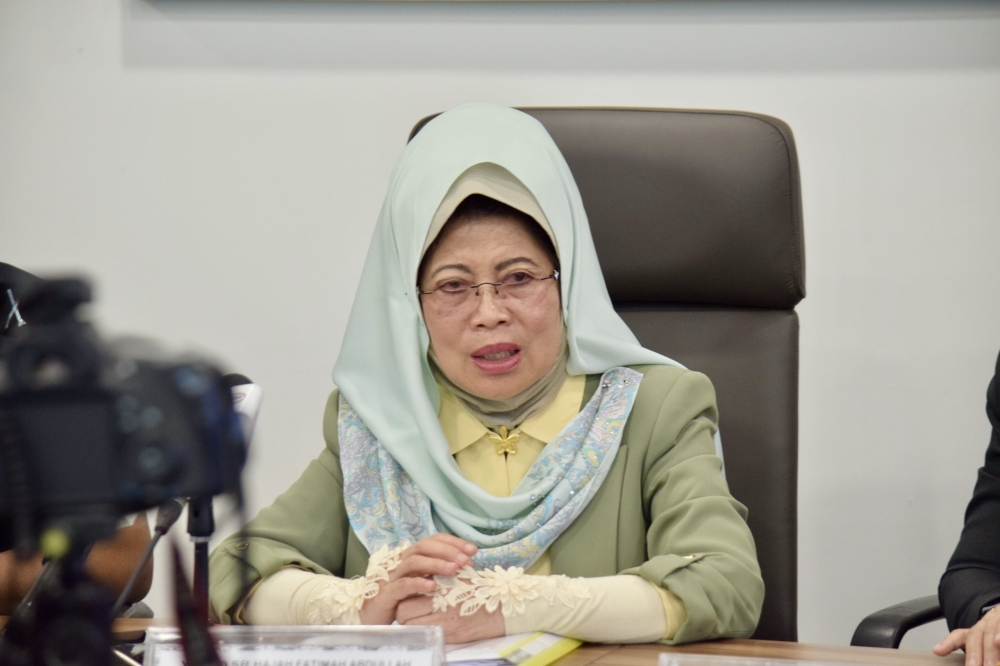 Fatimah told a press conference today that she had previously visited the centre. — The Borneo Post pic