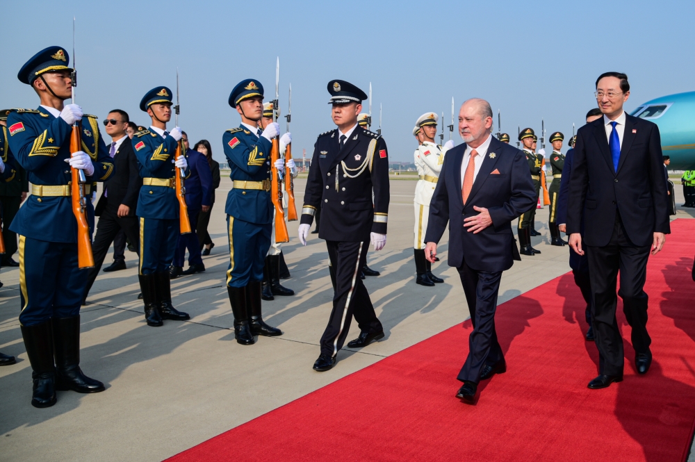His Majesty Sultan Ibrahim, King of Malaysia arrives in Beijing today for a four-day state visit to China. Sultan Ibrahim was received at the airport by China’s Vice Minister of Foreign Affairs Sun Weidong, China’s Ambassador to Malaysia Ouyang Yujing, Malaysian Foreign Ministry secretary-general Datuk Seri Amran Mohamed Zain and Malaysia’s Ambassador to China Datuk Norman Muhamad. His Majesty received the salute from a guard of honour mounted by the People’s Liberation Army. — Bernama pic 