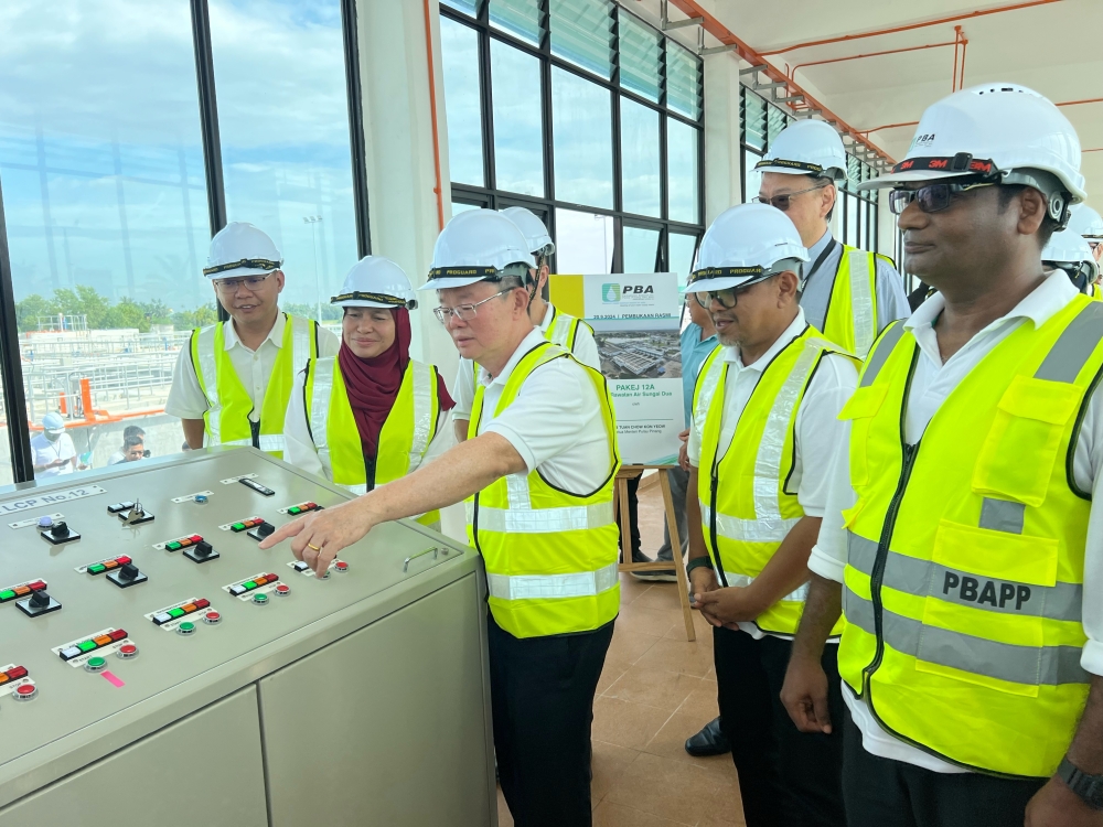 Penang Chief Minister Chow Kon Yeow officiates the opening of the Package 12A project at Sungai Dua Water Treatment Plant. — Picture by Opalyn Mok