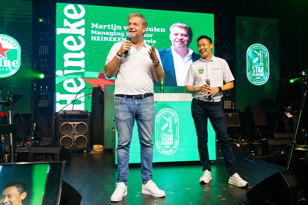 Heineken Malaysia managing director Martijn van Keulen and finance director Jimmy Ding. – Picture by Heineken Malaysia