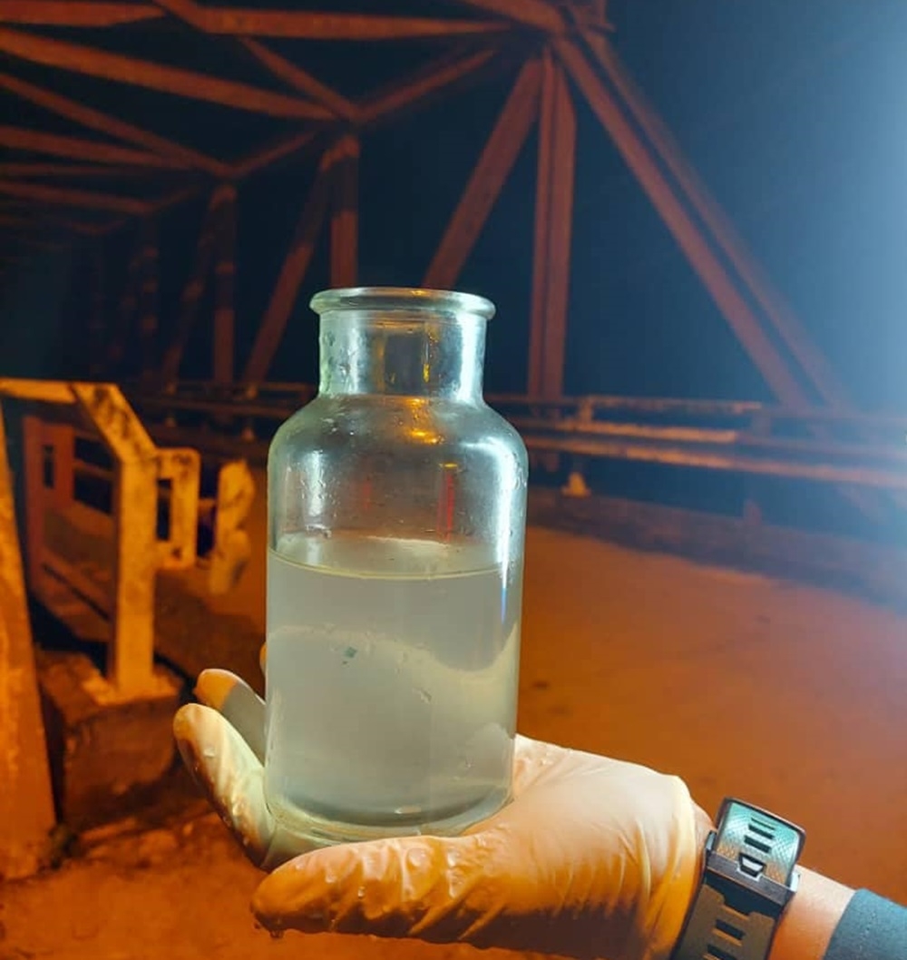 Selangor Water Management Authority said the water quality in Sungai Bernam, Selangor, remains in good condition, with no oil traces or abnormal odours detected as of early this morning. — Picture via Facebook/Lembaga Urus Air Selangor