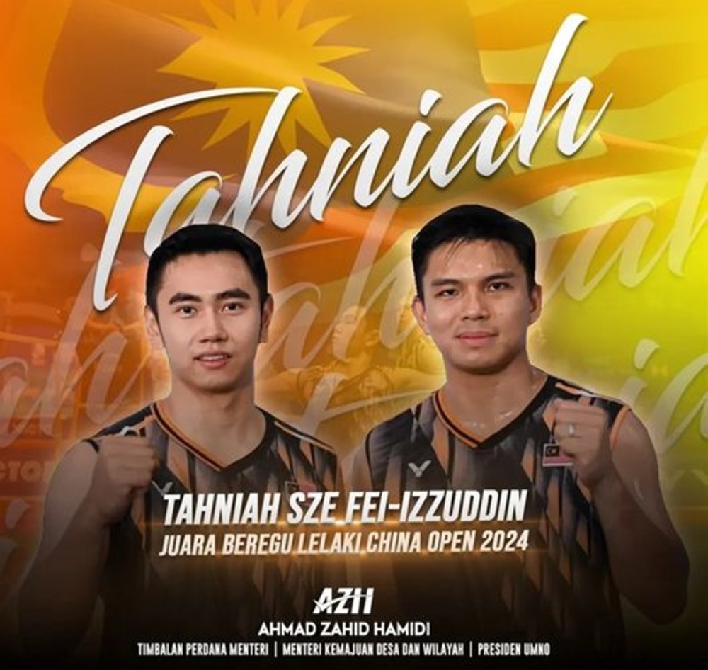 Deputy Prime Minister Datuk Seri Ahmad Zahid Hamidi yesterday congratulated the national men’s doubles pair Goh Sze Fei-Nur Izzuddin Rumsani for winning the China Open badminton championship. — Picture via Facebook/Zahid Hamidi