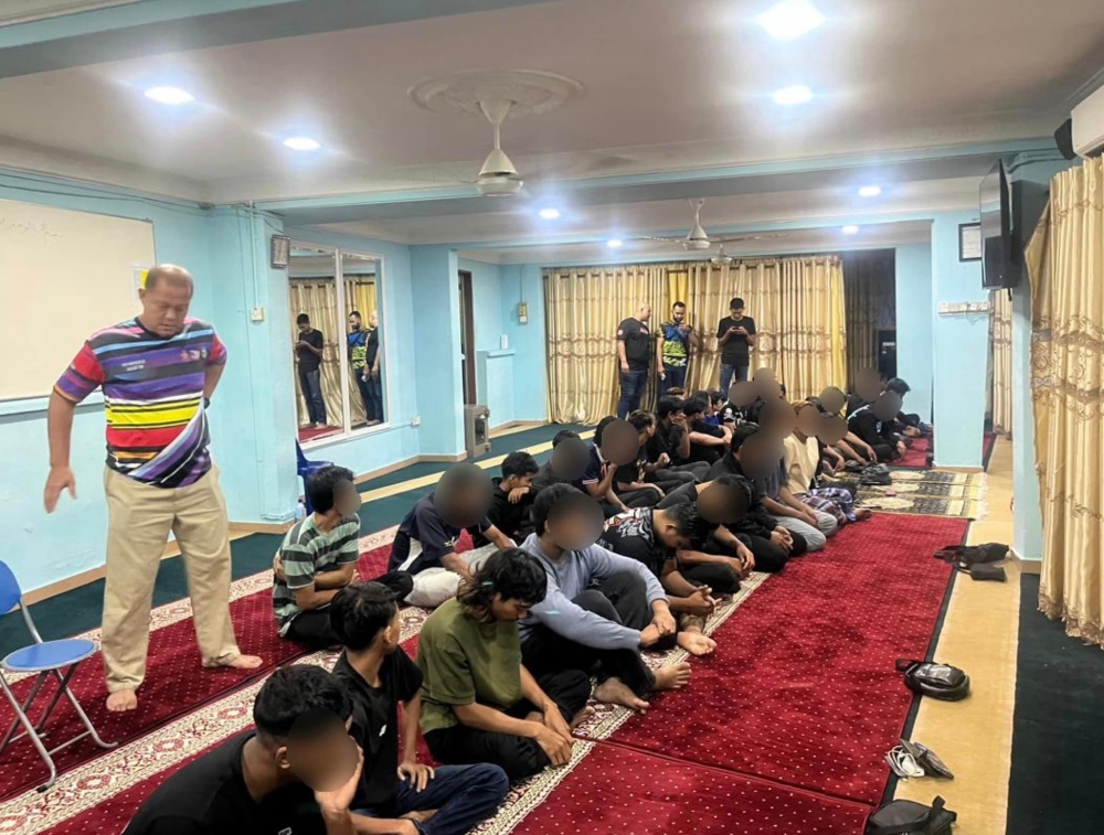 Over 30 'Mat Rempit' were sent to perform congregational Subuh prayer and lessons on religious worship at Surau An Nazahah. — Picture from Facebook/JSPT KL