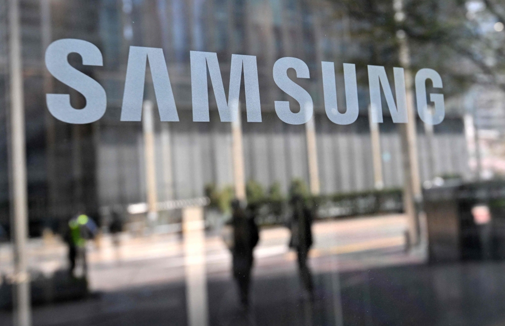 Samsung Display Co plans to invest US$1.8 billion (RM7.5 billion) for a factory in northern Vietnam to produce OLED displays for automobiles and technology equipment. ― AFP pic