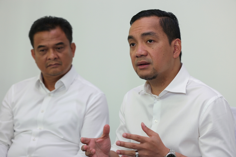 Johor Menteri Besar Datuk Onn Hafiz Ghazi speaks to the media at the Johor Menteri Besar’s official residence, Saujana, September 24, 2024. — Bernama pic 