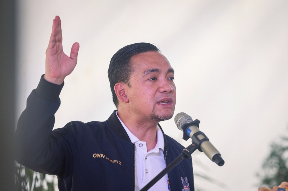 Johor Menteri Besar Datuk Onn Hafiz Ghazi expressed concern that such national issues could disrupt the harmony among communities in the state. — Bernama pic 