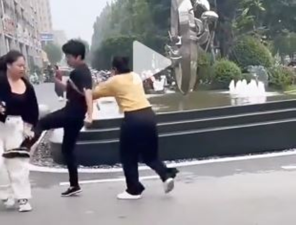 A screenshot of a video in which a teenage boy in China assaulted his mother. The disturbing footage has garnered over 5 million views. — Picture via Douyin