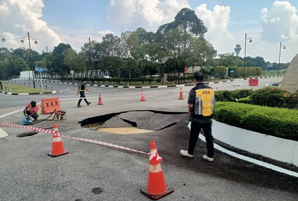 The Ministry of Works said the road remains passable for all vehicles, although a Traffic Management Plan (TMP) has been implemented by Malaysia Airports Holdings Berhad (MAHB) in the area. — Picture from Facebook/Kementerian Kerja Raya Malaysia