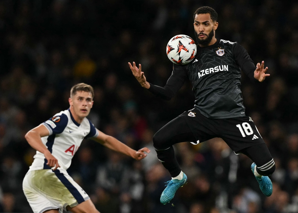Tottenham started their Europa League campaign with a 3-0 win against Qarabag despite playing more than 80 minutes with 10 men. — AFP pic