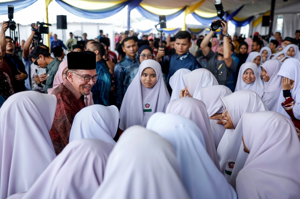 Prime Minister Datuk Seri Anwar Ibrahim with tahfiz students during a groundbreaking event for the construction of Sekolah Menengah Integrasi Sains Tahfiz (SMISTA) in Taman Alam Sutera, Bukit Jalil, September 26, 2024. — Bernama pic 