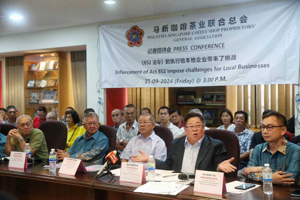 Petaling Jaya Coffeeshop Association president Keu Kok Meng talks to the media at the Malaysia Singapore Coffee Shop Proprietors’ General Association Press Conferences at MSCSPGA Kuala Lumpur, September 27, 2024. — Picture by Choo Choy May 
