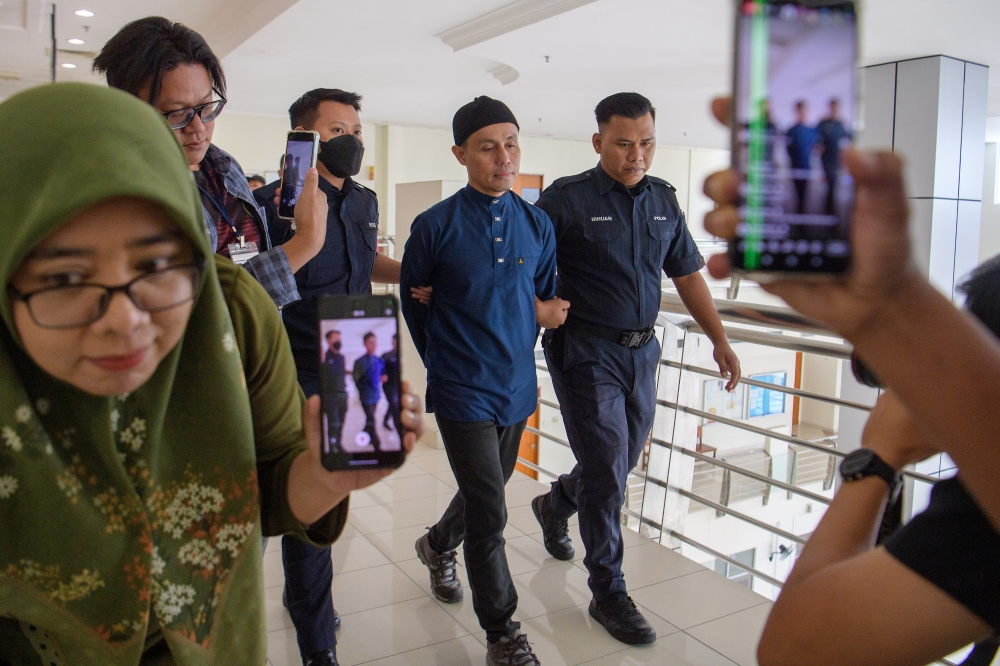 Celebrity preacher Azman Syah Alias, better known as PU Azman, was sent to Kajang Prison today to begin his 24-year prison sentence after the court found there were no special circumstances that would warrant the stay of execution. — Bernama pic