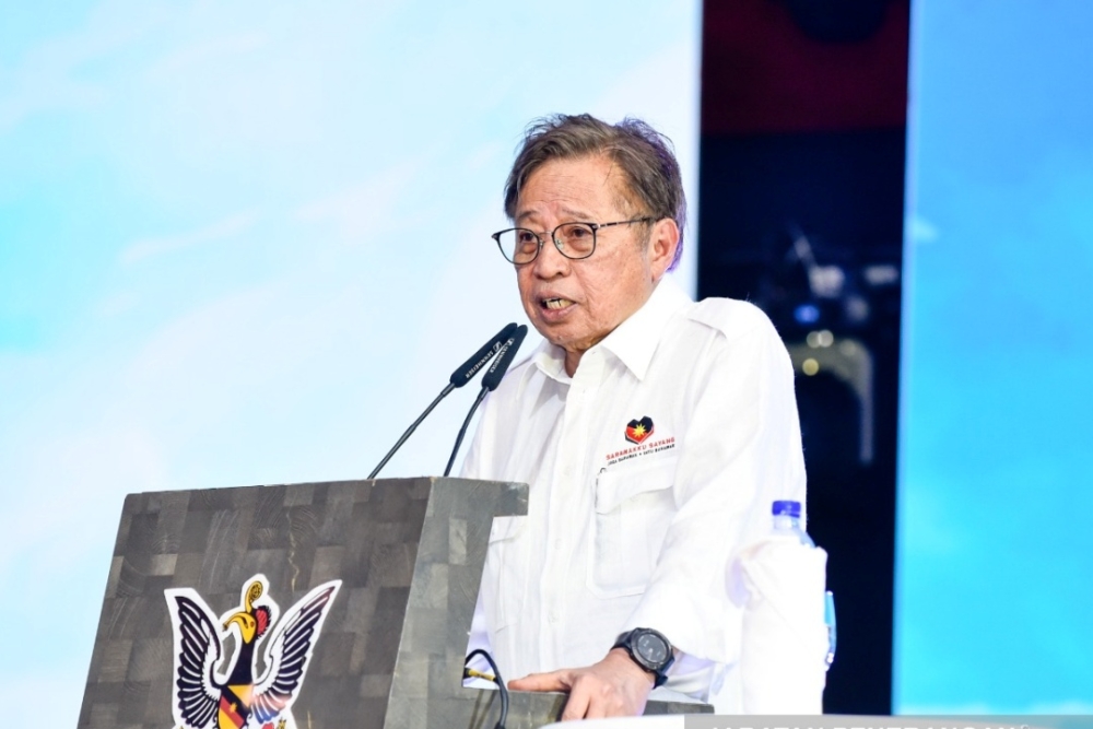 Abang Johari speaks during the launch of Sarawakku Sayang Madani Rakyat Programme at Boulevard Commercial Centre in Miri today. — Photo by Sarawak Information Department