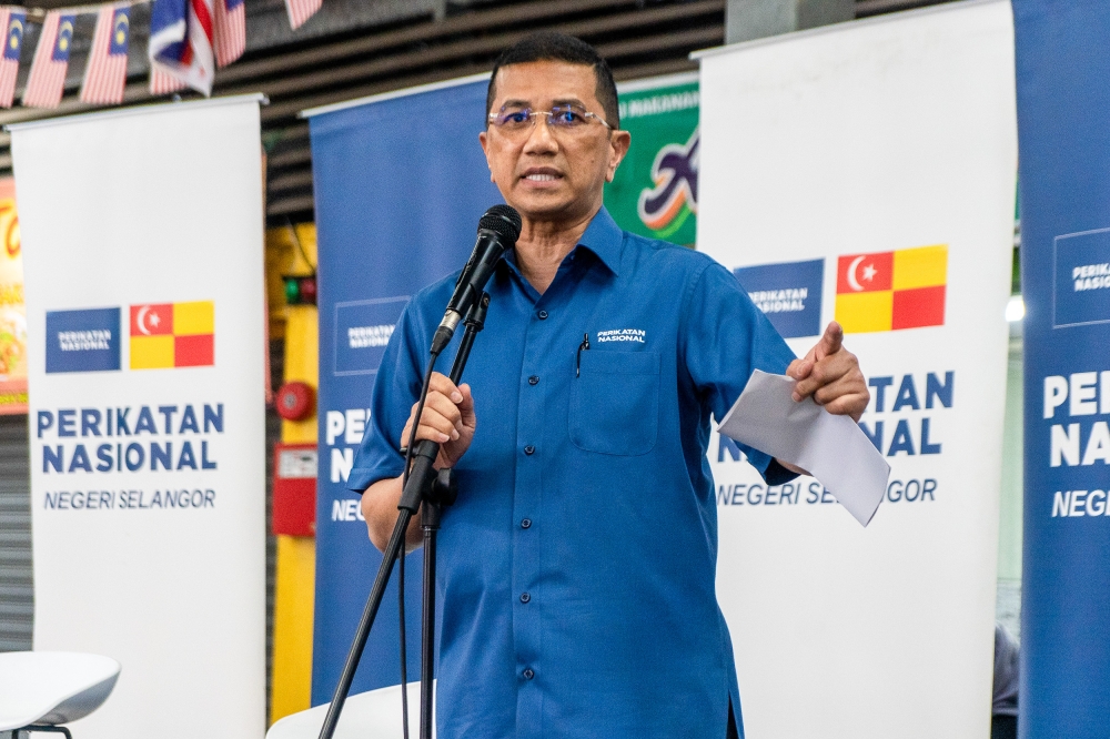 Berita Harian reported that Datuk Seri Mohamed Azmin Ali, PN’s election director for the Mahkota by-election, acknowledged that the seat has long been a BN stronghold. — Picture by Shafwan Zaidon