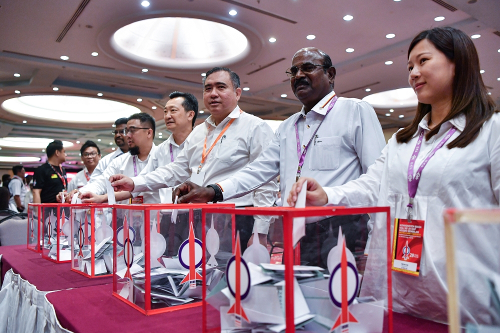 DAP secretary-general Anthony Loke remains the Negeri Sembilan DAP chief for the 2024/2027 term following today’s state party elections. — Bernama pic