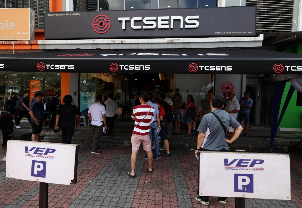 CNA reported that while rental car companies have applied for VEPs, tags have been slow in arriving while Malaysian authorities have not been forthcoming with answers to enquiries. — Bernama pic