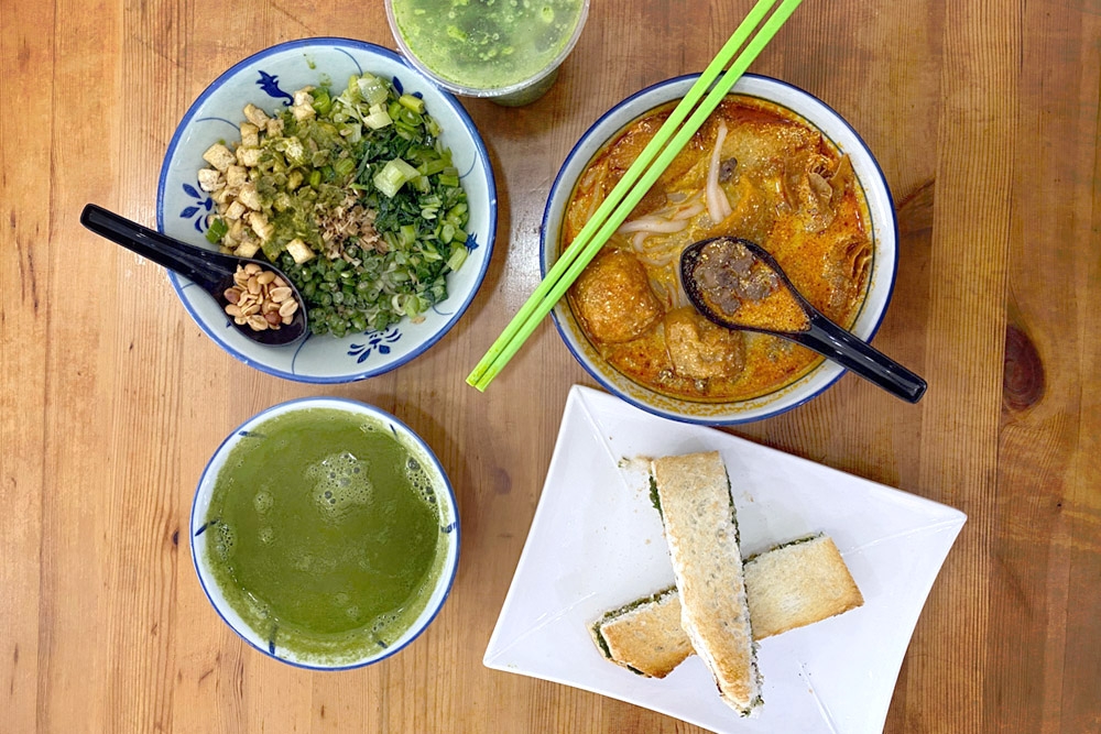 Triple the ‘thunder tea’ or ‘lei cha’ at Kedai Kopi Fong in Kepong. — Picture by CK Lim