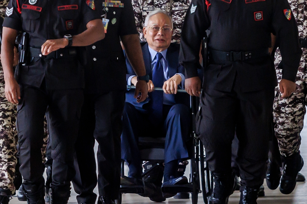 Former prime minister Datuk Seri Najib Razak arrives in a wheelchair at the Kuala Lumpur Court Complex on September 26, 2024. — Picture by Firdaus Latif   