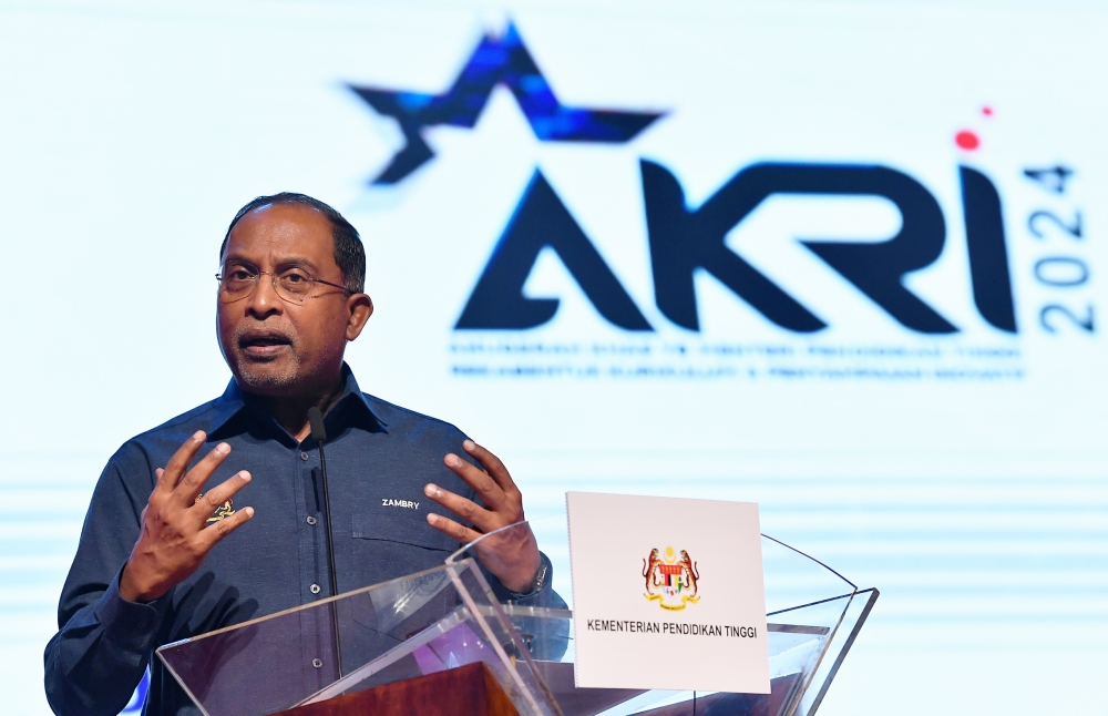 Higher Education Minister Datuk Seri Zambry Abd Kadir said the government’s current emphasis is on ensuring that the high-income group (T20) assumes a social and moral responsibility not to exploit government subsidies. — Bernama pic 