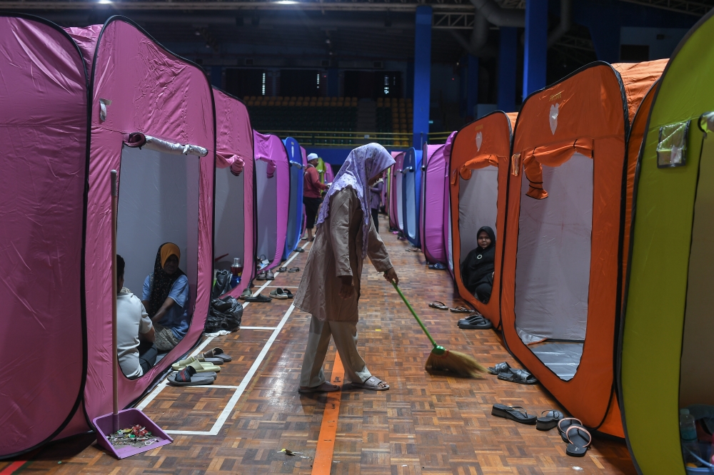 Kota Setar recorded the highest number, with 276 individuals from 86 families, followed by Baling (247 evacuees from 92 families) and Pokok Sena (110 evacuees from 34 families). — Bernama pic 