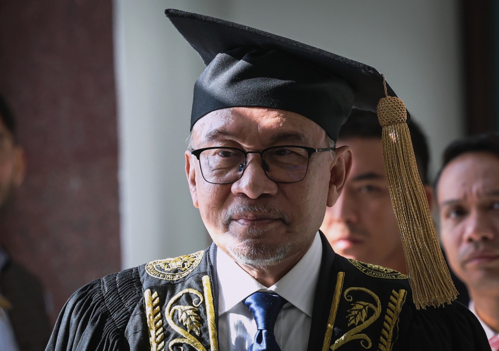 Prime Minister Datuk Seri Anwar Ibrahim said that while Malaysia’s currency is South-east Asia’s best performing currently, it hasn’t reached the peak yet against the US dollar. — Bernama pic