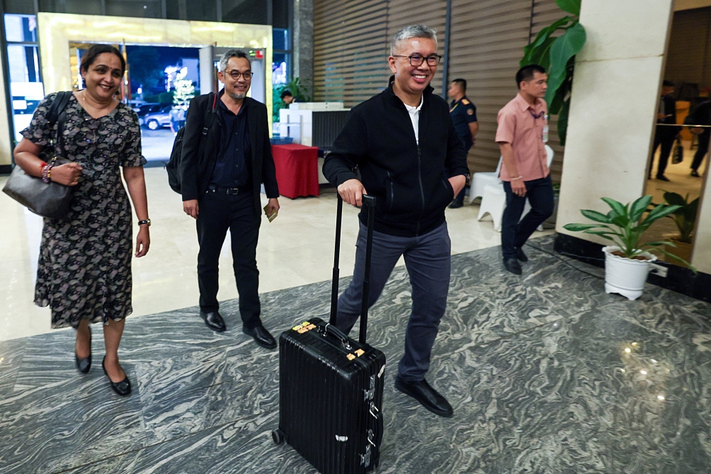 nvestment, Trade, and Industry Minister Datuk Seri Tengku Zafrul Abdul Aziz arrives in Vientiane to attend the 44th and 45th Asean Summits and related events October 6, 2024. — Bernama pic