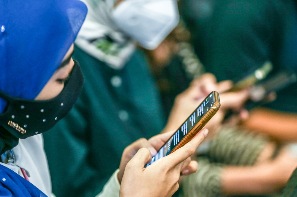 Malaysia’s social media usage and influencer impact are notably lower than regional averages, according to a research report titled ‘E-commerce influencer marketing in South-east Asia’. — Picture by Hari Anggara