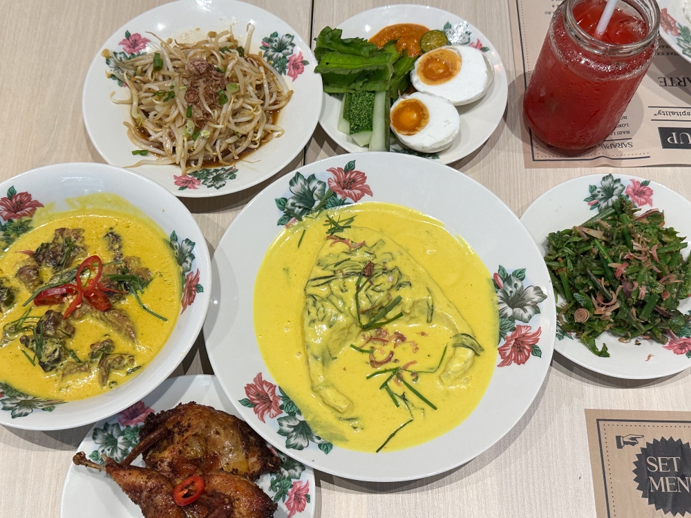 There’s no need to travel to Nilai to feast on Aunty Aini’s signature ‘kampung’-style dishes like Masak Lemak Tempoyak Ikan Jenahak. — Picture by Lee Khang Yi