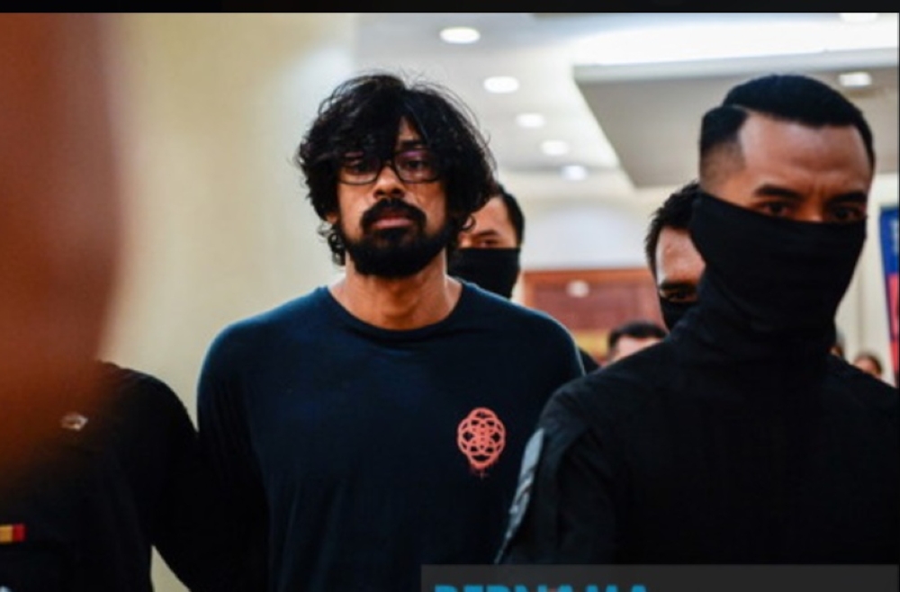 Muhammed Yusoff Rawther, 31, was charged with possessing the imitation pistols at a roadside near a condominium in Bukit Kiara, Brickfields at 9.25am last September 6. — Bernama pic 