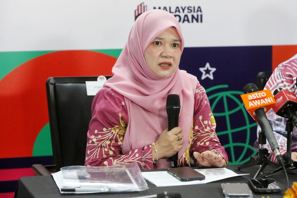 Education minister Fadhlina Sidek has dismissed rumours circulating on social media that claimed the Chinese navy visited SM Chung Ling (Private) in Penang, saying it was university students on a cultural and sports exchange programme. — Picture by Choo Choy May.