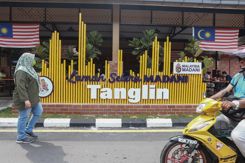 The Tanglin Food Court in the Perdana Botanical Gardens is very much a Kuala Lumpur institution. — Picture by Sayuti Zainudin