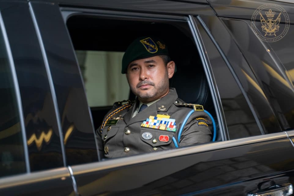 On October 7, Tunku Mahkota Ismail announced that the weekend holiday in Johor would be changed to Saturday and Sunday, starting on January 1. — Picture via Facebook