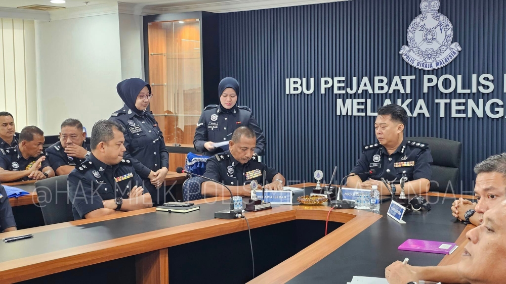 Melaka Tengah police chief ACP Christopher Patit (right) the woman admitted to staging the kidnapping in a desperate bid. — Picture from Facebook/Polis Melaka Tengah