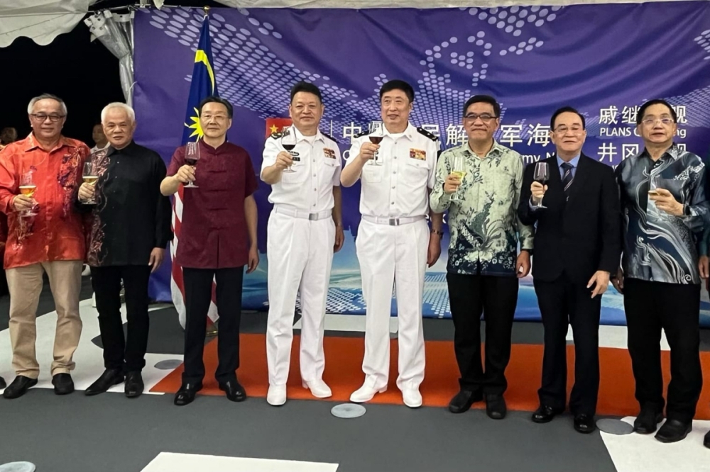 Wong Hon Wai welcoming the visit by two China Navy vessels at Penang Port. — Picture from Facebook/Wong Hon Wai