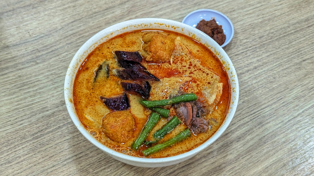 The ‘curry mee’ at Xin Lian Hin is the real star of the show. — Picture by Ethan Lau